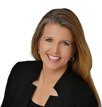Portrait of Angelina Jimenez, REALTOR®